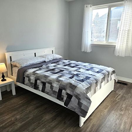 Modern Quiet Home By The Airport Mississauga Extérieur photo